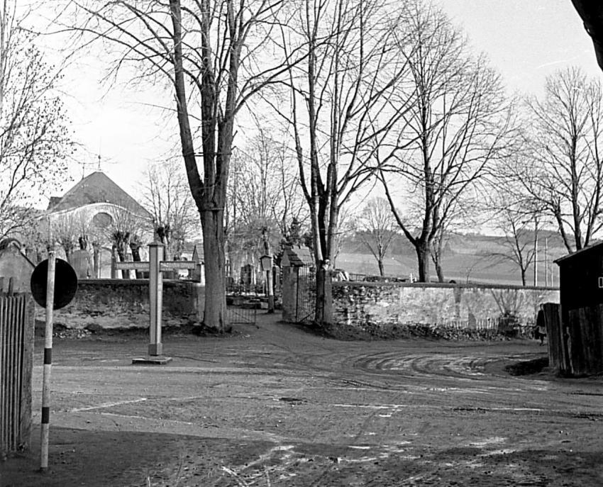 0198 Kreuzung am Friedhof