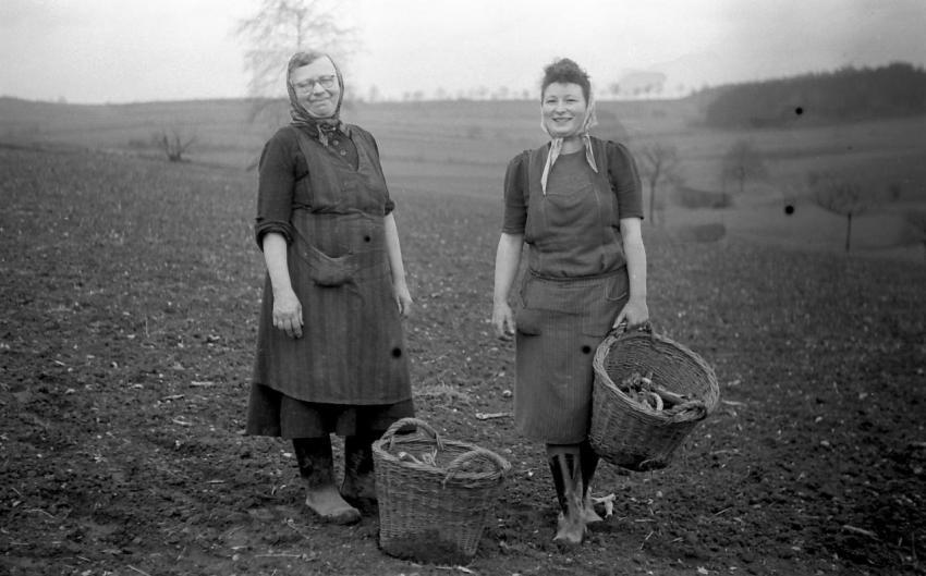 0069 Inge Wohlfart und Mutter