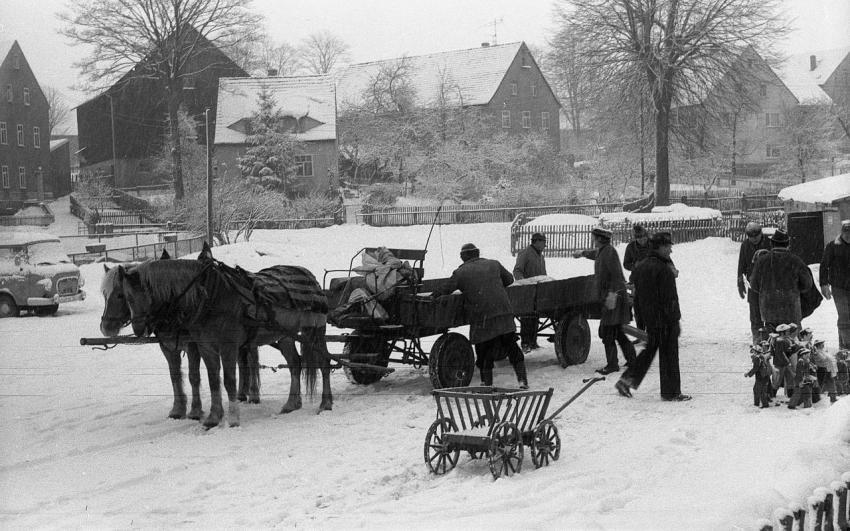 1974 Aufbau Pyramide007