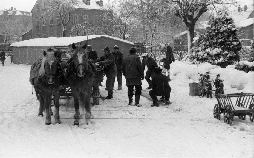 1974 Aufbau Pyramide016