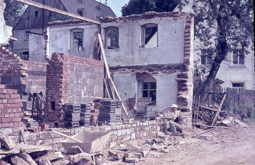 1967PlonertWillybeiMaurerarbeiten1