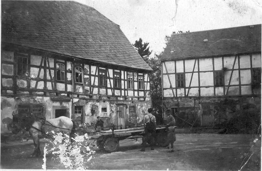 Erbgericht mit alter Scheune