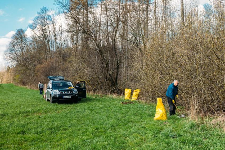 Müllsammlung Bornwald  21 04 2023 005