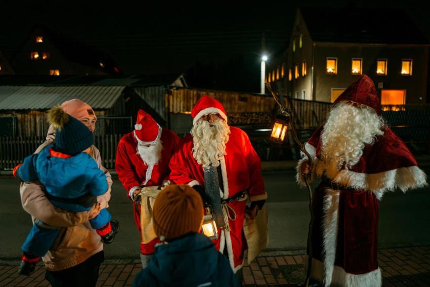 05 12 2024 Weihnachtsmaenner 03