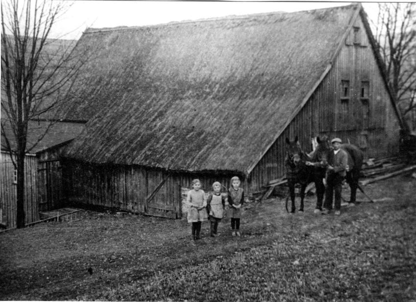 0023 Wernergut Scheune mit Strohdach