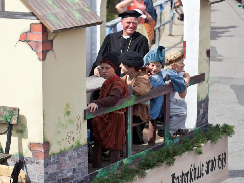 Festumzug 045 2011 Generationstreffen Heimatfest