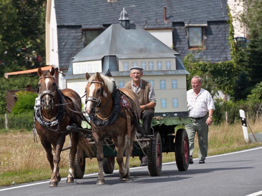 Aufstellung Festumzug 001 2011 Generationstreffen Heimatfest