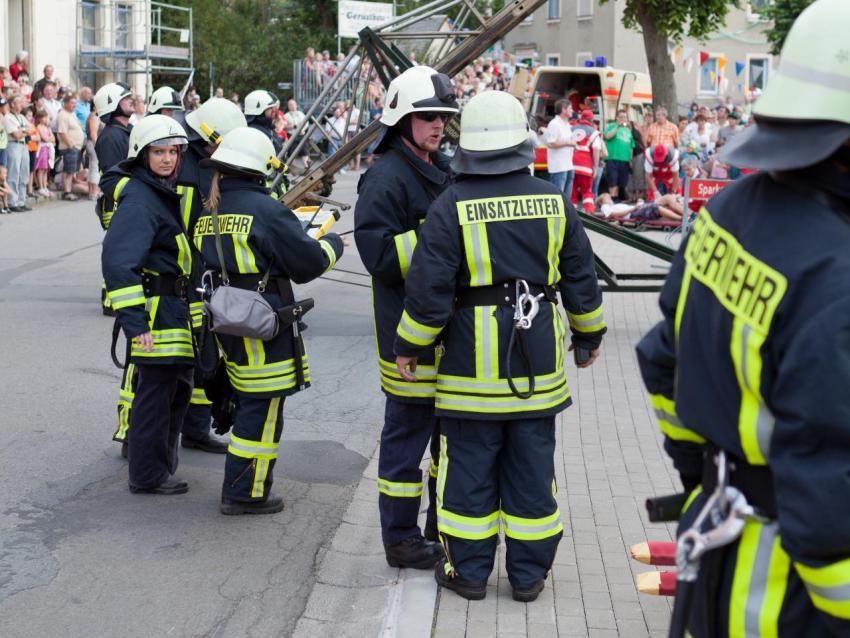 2011 Heimatfest Schauübung Feuerwehr 058