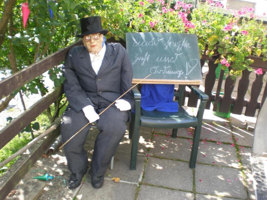 321 (von Paulig Gotthard) An der Kirche 6 Heimatfest 2011 750