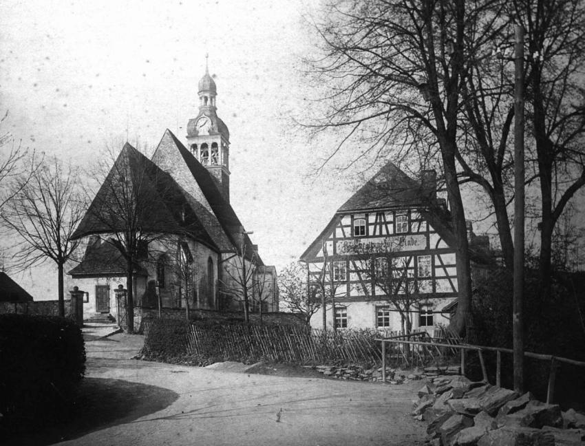 Kirchteich Kirche Linde