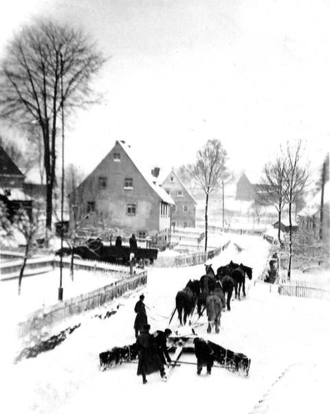 0032 Winterarbeit Schneepflug fahren 1953