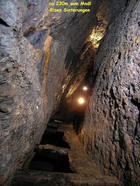 230m 08 Eisensinter im Hangenden