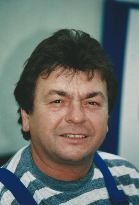 044   Roland Hartwig