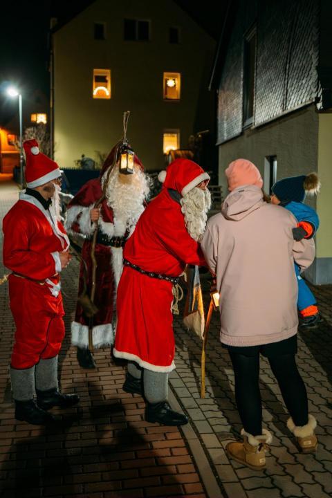 05 12 2024 Weihnachtsmaenner 02