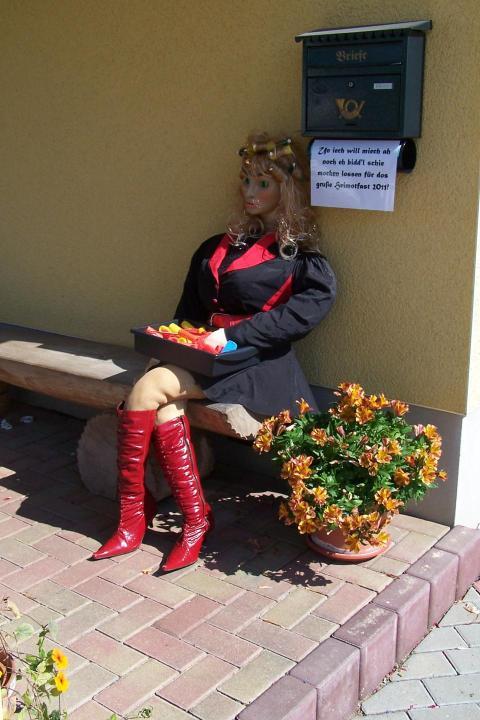 324 (von Paulig Annett) An der Kirche 8 Heimatfest 2011 757