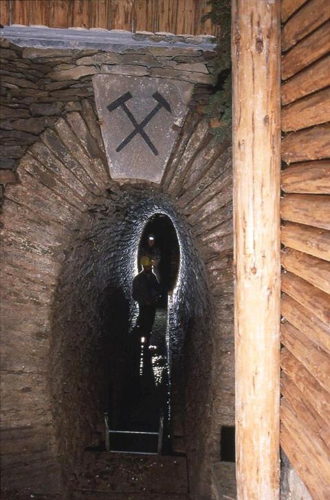 00 Mundloch 005 Bruchsteingewolbe mit Schlussstein Lausch