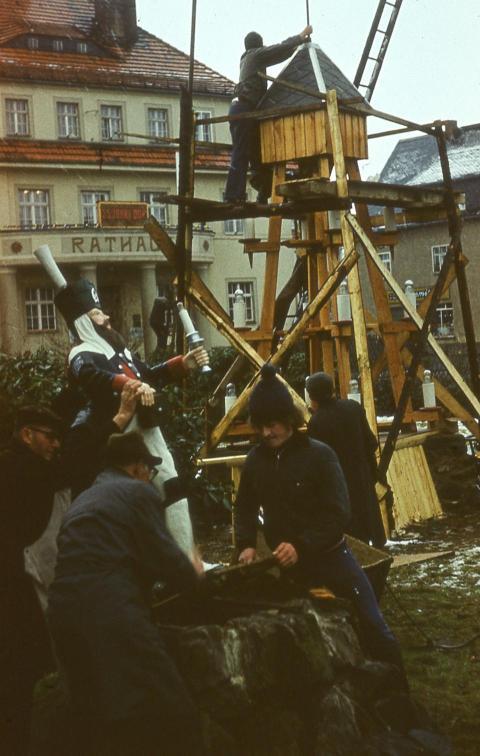 1971 Aufbau Pyramide 002