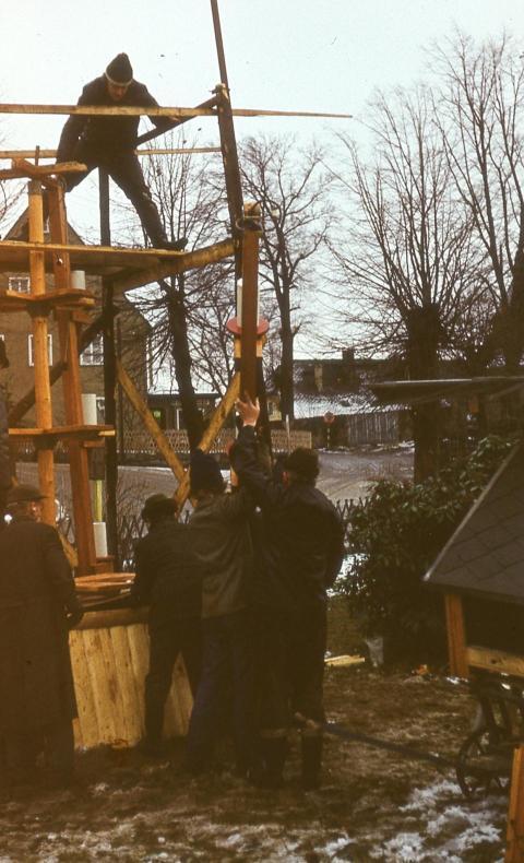 1971 Aufbau Pyramide 001